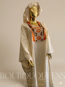 Boubou Nayla beige en bazin riche brodé — vue de profil tenue africaine BouBouQueens