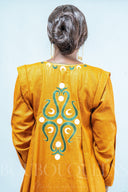 Robe africaine Boubou femme "Noura" Ocre en lin glacé — tenue africaine BouBouQueens