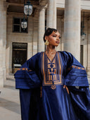 Robe africaine Boubou Amy Bleu Nuit — Shantung Brodé avec Foulard — vue 4