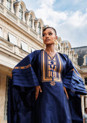 Robe africaine Boubou Amy Bleu Nuit — Shantung Brodé avec Foulard — vue 5