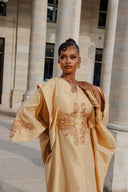 Robe africaine Boubou Nafy Beige Doré — Shantung Brodé Main avec Foulard — vue 3
