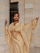 Robe africaine Boubou Nafy Beige Doré — Shantung Brodé Main avec Foulard — vue 4
