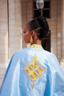 Robe africaine Boubou Raki Bleu Ciel — Shantung Brodé avec Foulard — vue 4