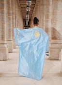 Robe africaine Boubou Raki Bleu Ciel — Shantung Brodé avec Foulard — vue 5